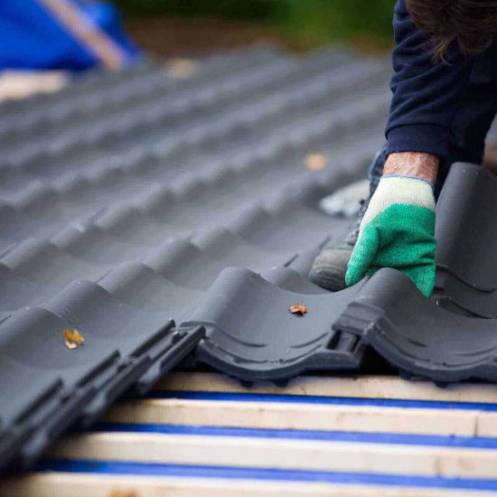 3 Terrible damages your roof faces during winter